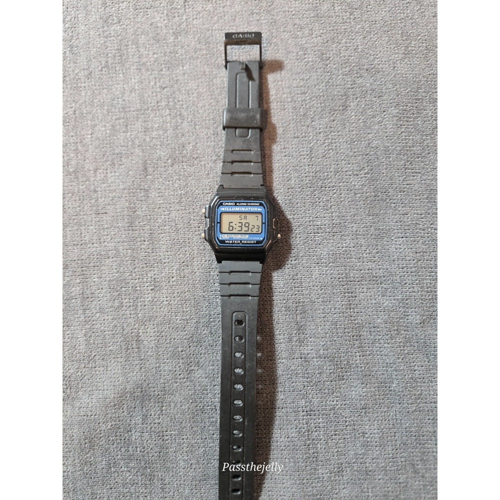 Casio F-105W-1A Illuminator Digital Watch Retro Classic EL Backlight Alarm